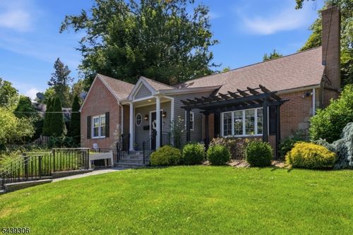 1 Carter Rd, West Orange, NJ, 07052-4611 | Card Image