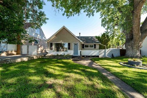 144 9 St Se, Medicine Hat, AB, T1A1N2 | Card Image