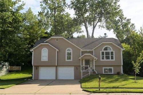 11116 Nw 55th St, Parkville, MO, 64152-3303 | Card Image