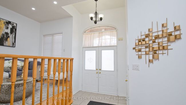 32 Pappain Cres, House other with 6 bedrooms, 3 bathrooms and 4 parking in Brampton ON | Image 9