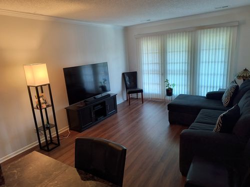apt-318-520 Biesterfield Rd, Elk Grove Village, IL, 60007-3375 | Card Image