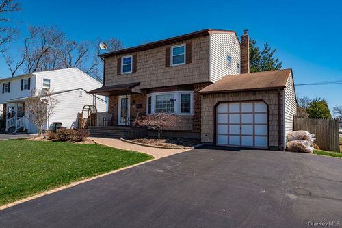 89 Cheltenham Rd, West Babylon, NY, 11704-5518 | Card Image