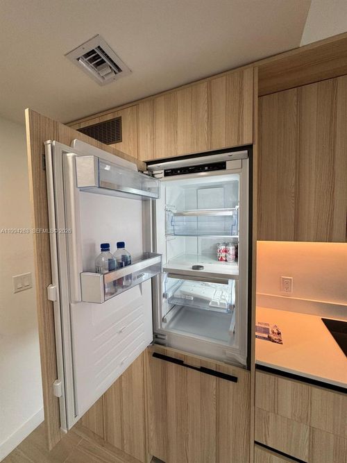 apt-302-225 N Miami Ave, Miami, FL, 33128-1969 | Card Image