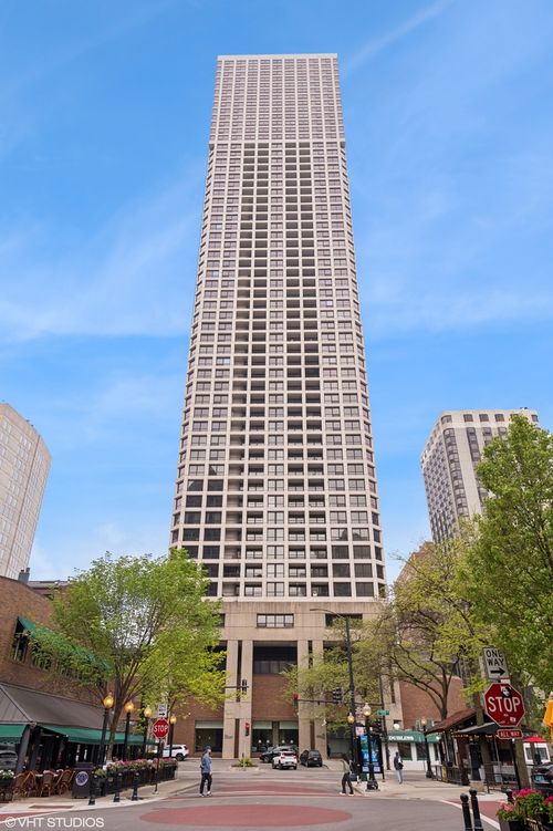 apt-51j-1030 State St, Chicago, IL, 60610-7827 | Card Image