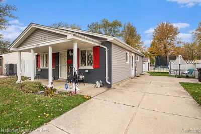 27212 Joan Street, Home with 3 bedrooms, 1 bathrooms and null parking in Taylor MI | Image 2