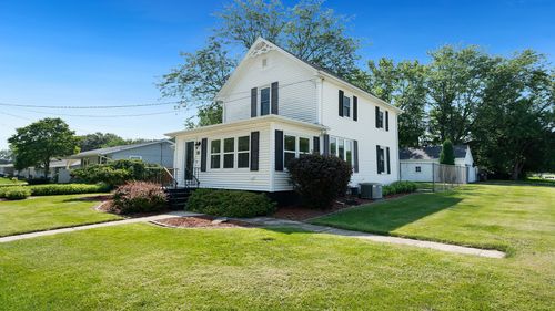 203 E 9th St, Pecatonica, IL, 61063-9202 | Card Image