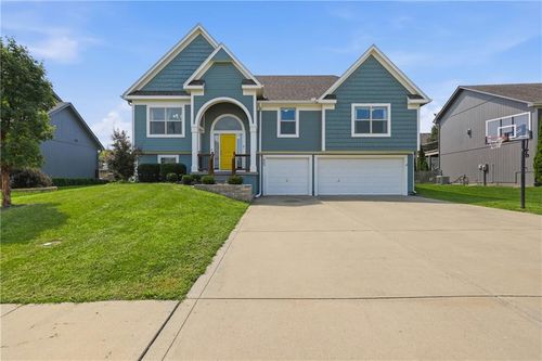 805 Bellflower Ln, Greenwood, MO, 64034-7806 | Card Image