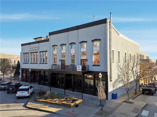 300-21 W Mountain St, Fayetteville, AR, 72701-6077 | Card Image