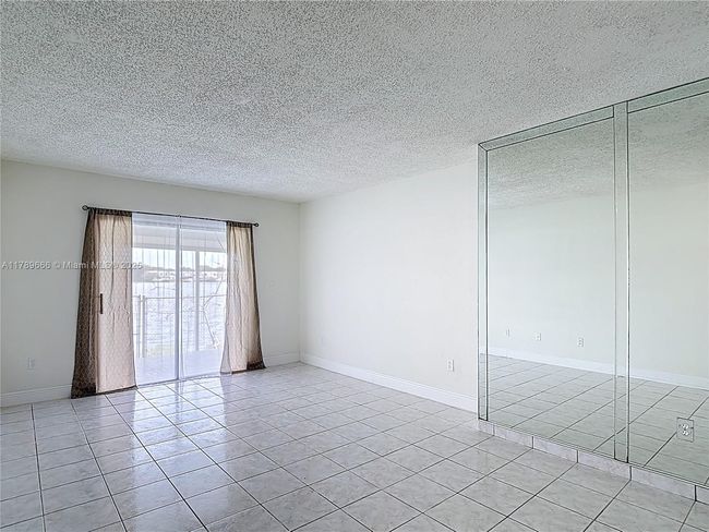 5863 - 5863 W 28 Th Ave, Condo with 2 bedrooms, 2 bathrooms and null parking in Hialeah FL | Image 11
