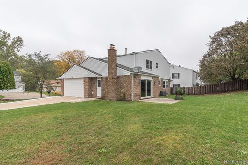 41975 Cherry Hill Rd, Novi, MI, 48375-2517 | Card Image
