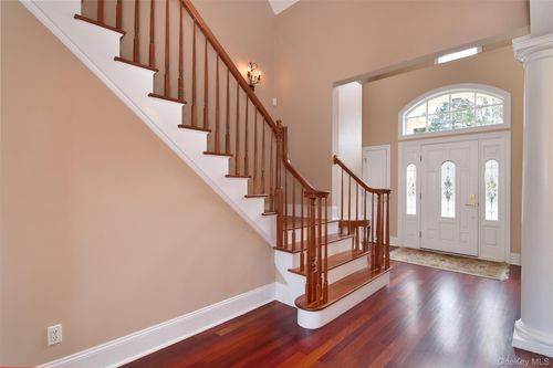 9 Stony Gate Oval, New Rochelle, NY, 10804-2540 | Card Image