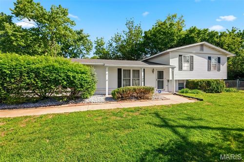 105 Jane Dr, Saint Peters, MO, 63376-2237 | Card Image