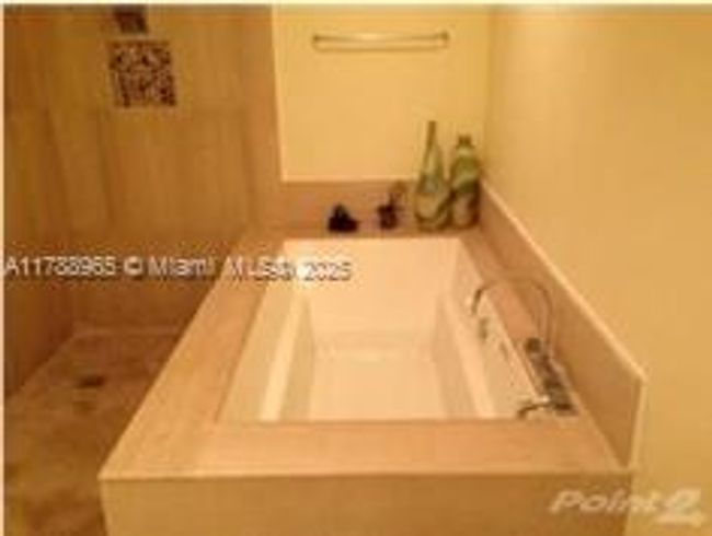 APT-1006 - 5875 Collins Ave, Condo with 1 bedrooms, 2 bathrooms and null parking in Miami Beach FL | Image 12