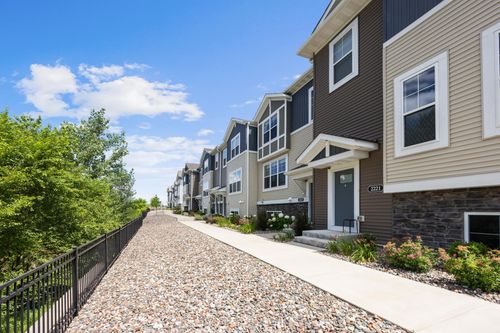 2223 Gateway Curv N, North Saint Paul, MN, 55109-1763 | Card Image