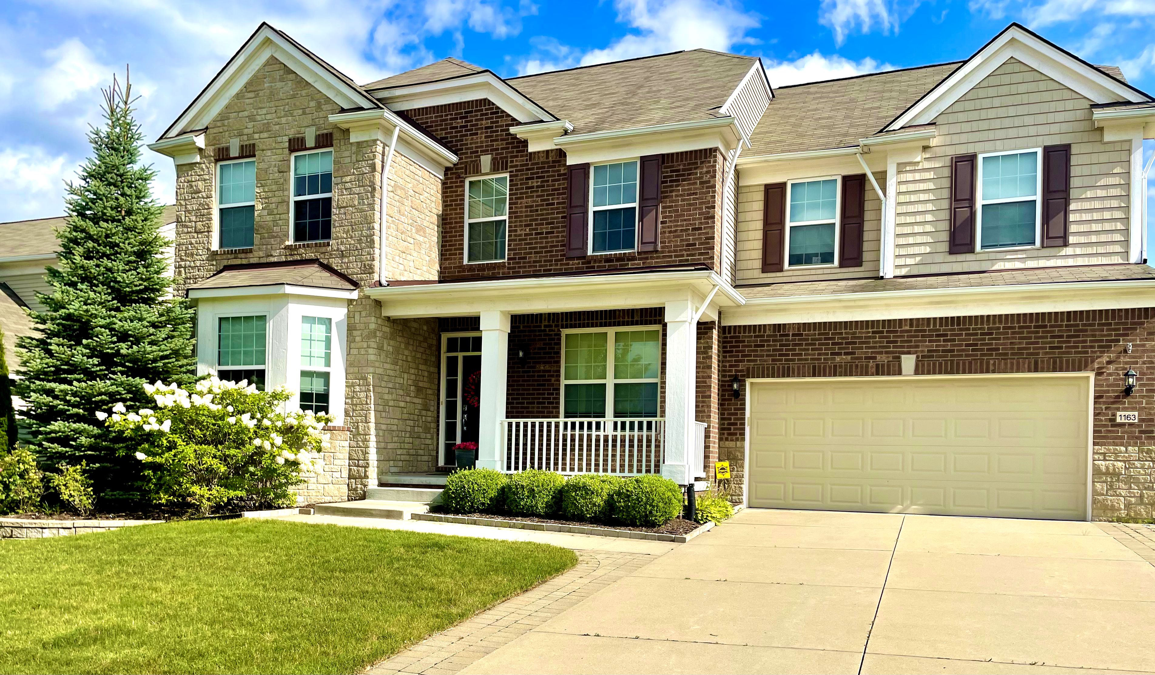 Atlanta Dr, Lake Orion, MI 48359