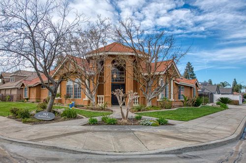753 Bedford Avenue, Clovis, CA, 93611 | Card Image