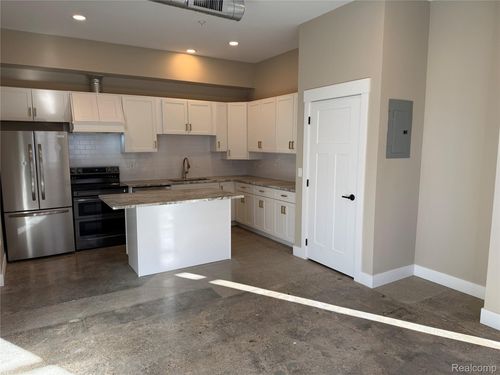 23746 Greater Mack Ave, Saint Clair Shores, MI, 48080-1405 | Card Image