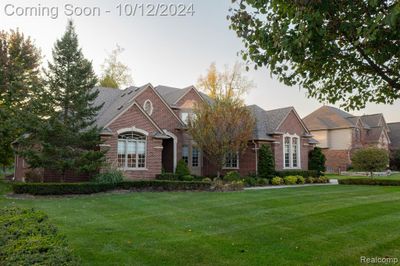 61491 Crown Point Drive, Home with 4 bedrooms, 4 bathrooms and null parking in Washington Twp MI | Image 1