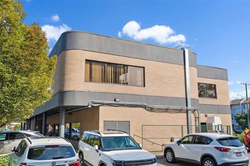 208-3930 Shelbourne St, Saanich, BC, V8P4H9 | Card Image