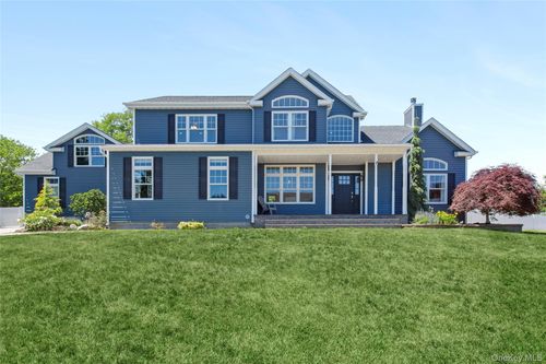 25 Ashley Cir, Manorville, NY, 11949-3257 | Card Image