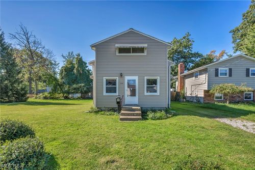 224 Kenyon Rd, Eastlake, OH, 44095-1016 | Card Image