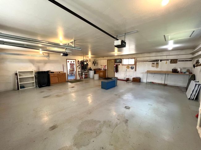 Inside of garage | Image 17
