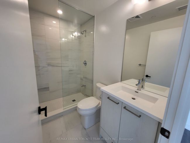 1603 - 28 Interchange Way, Condo with 2 bedrooms, 2 bathrooms and 1 parking in Concord ON | Image 10