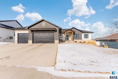 8216 E Ladyslipper Cir, Sioux Falls, SD, 57110-4044 | Card Image