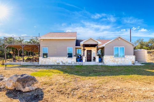 218 Mountain Side, Lakehills, TX, 78063-4301 | Card Image