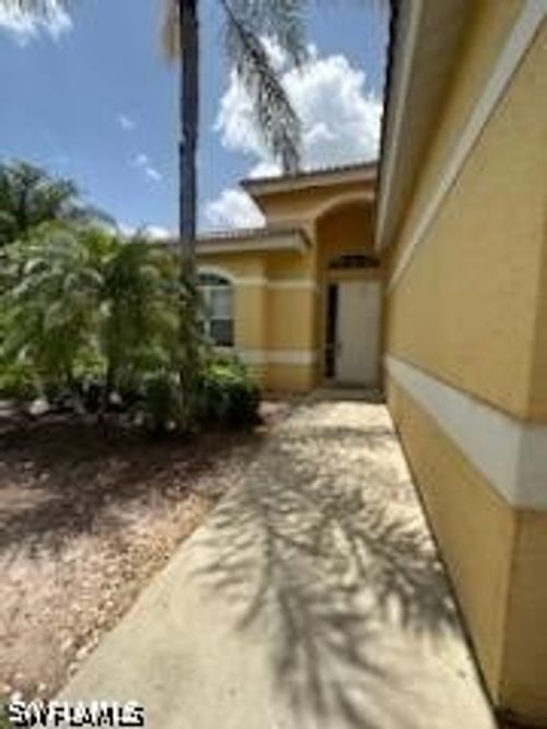 11170 Lakeland Cir, FORT MYERS, FL, 33913-6906 | Card Image