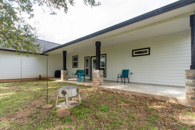 202 Horse Shoe Trl, House other with 3 bedrooms, 2 bathrooms and 2 parking in Angleton TX | Image 28