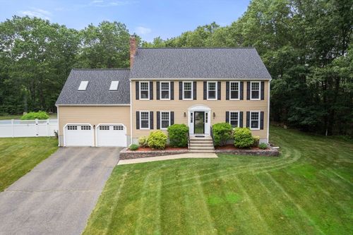 6 Magnolia Cir, Norfolk, MA, 02056-1776 | Card Image