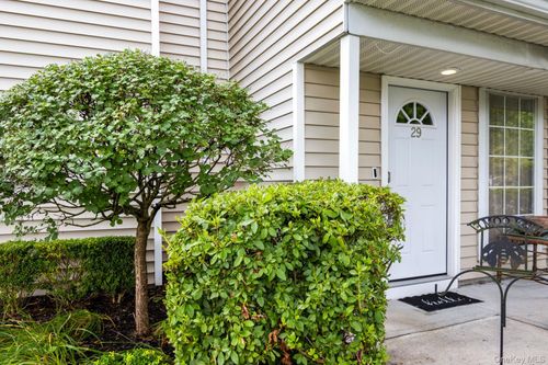 29 Erin Ln, East Setauket, NY, 11733-3473 | Card Image