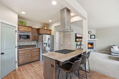 3046 Ne Red Oak Dr, Bend, OR, 97701-7060 | Card Image