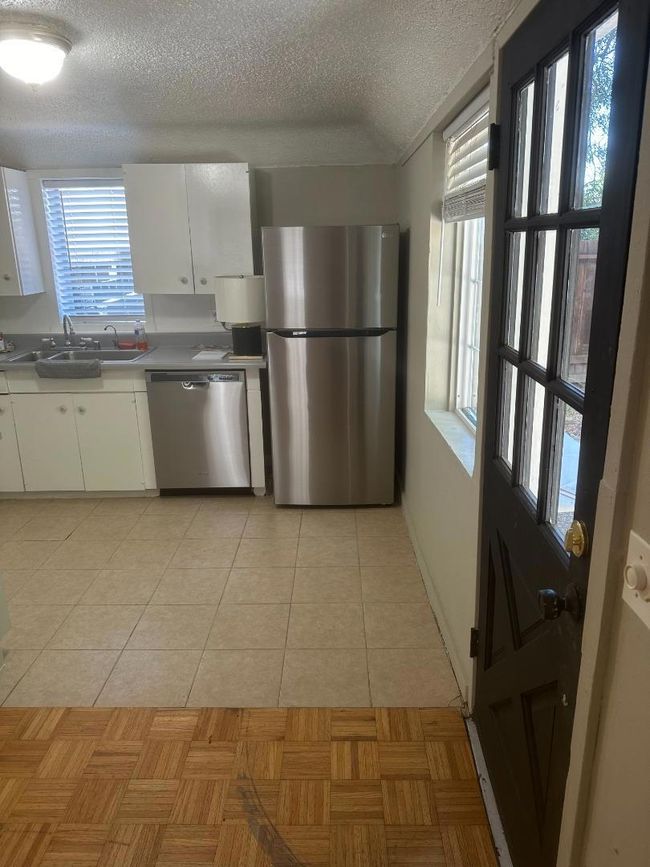 APT-3 - 824 El Camino Real, Condo with 2 bedrooms, 1 bathrooms and 1 parking in Burlingame CA | Image 6