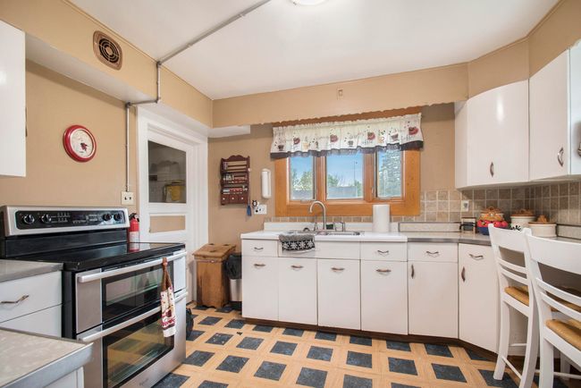 202 Maple St, House other with 3 bedrooms, 1 bathrooms and null parking in Three Oaks MI | Image 9