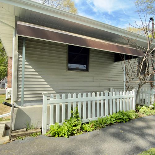 40 Market St, Port Jefferson Station, NY, 11776-1524 | Card Image