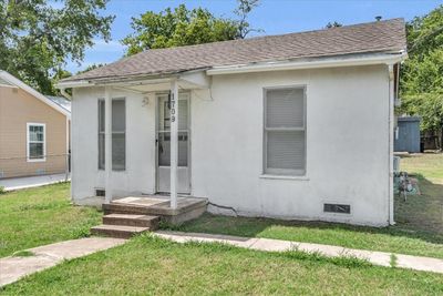 1709 Wilson Avenue, House other with 3 bedrooms, 1 bathrooms and 2 parking in Waco TX | Image 2