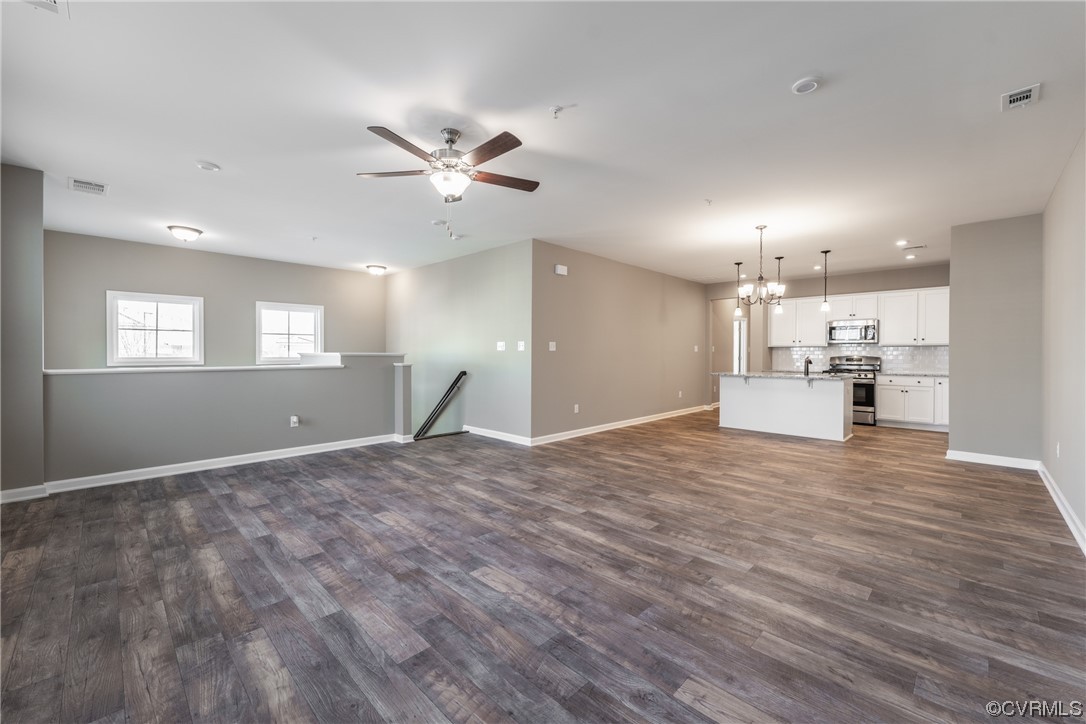 1b 4129 Prospect Street, For Sale in Williamsburg Zoocasa