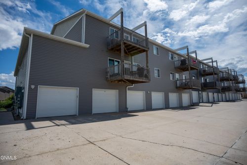 27-829 Canada Ave, Bismarck, ND, 58503-1818 | Card Image