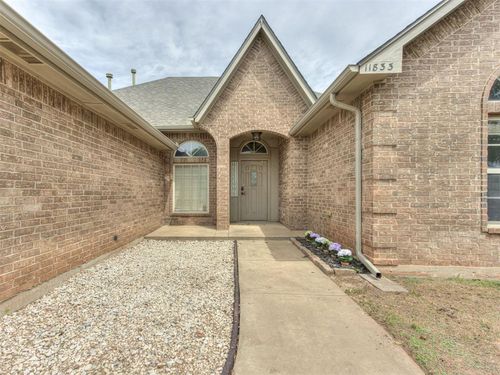11833 Sw 17th St, Yukon, OK, 73099-4568 | Card Image