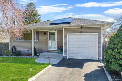 7 Hollywood Dr, Shirley, NY, 11967-3913 | Card Image