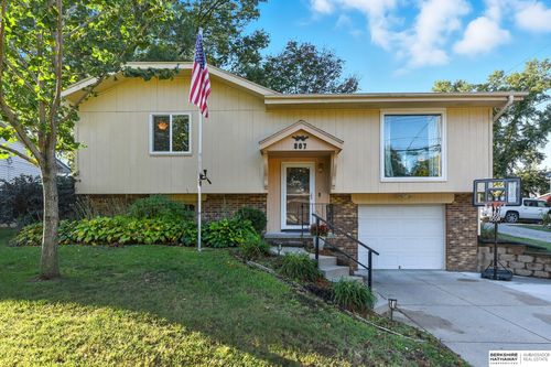 907 9th Ave, Plattsmouth, NE, 68048-2572 | Card Image