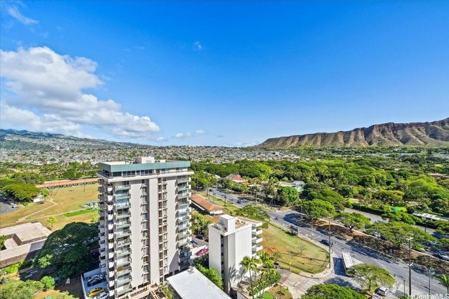 APT-1702 - 2575 Kuhio Ave, Condo with 2 bedrooms, 2 bathrooms and 1 parking in Honolulu HI | Image 18