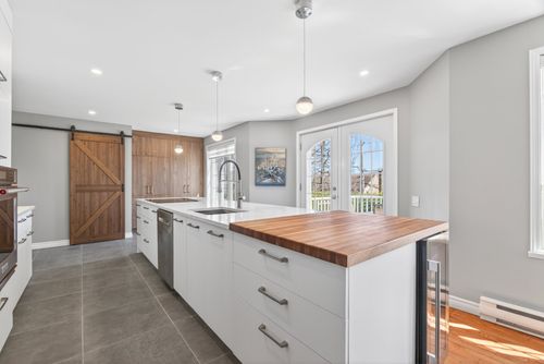 1120 Rue De La Souveraine, Québec (Charlesbourg ), QC, G2L2L9 | Card Image