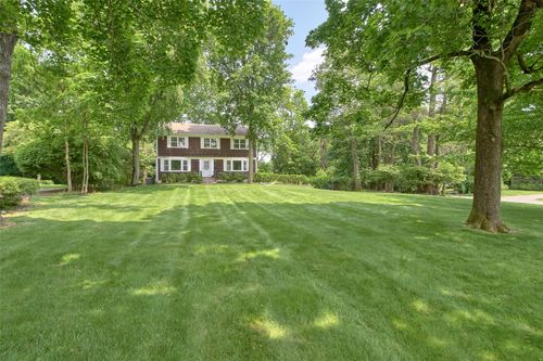 1 Welwyn Ln, Valhalla, NY, 10595-1311 | Card Image