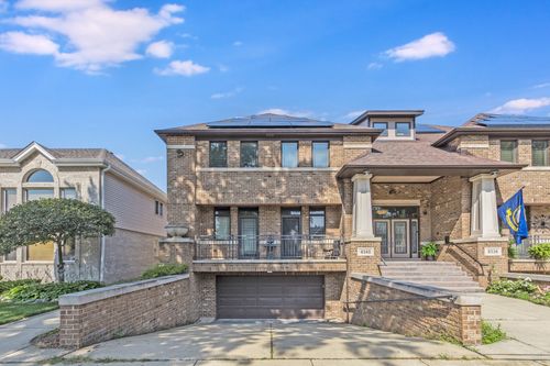 9340 Clifton Park Ave, Evergreen Park, IL, 60805-2111 | Card Image