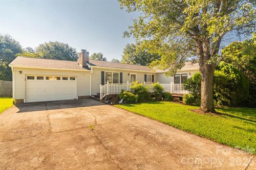 135 Diamond Dr, Ellenboro, NC, 28040-8698 | Card Image