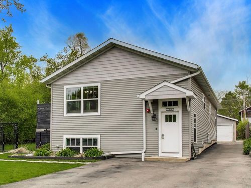 23694 Park Rd, Lake Zurich, IL, 60047-8882 | Card Image