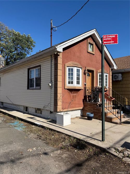 5 Matthews Place, New York, NY, 11236 | Card Image